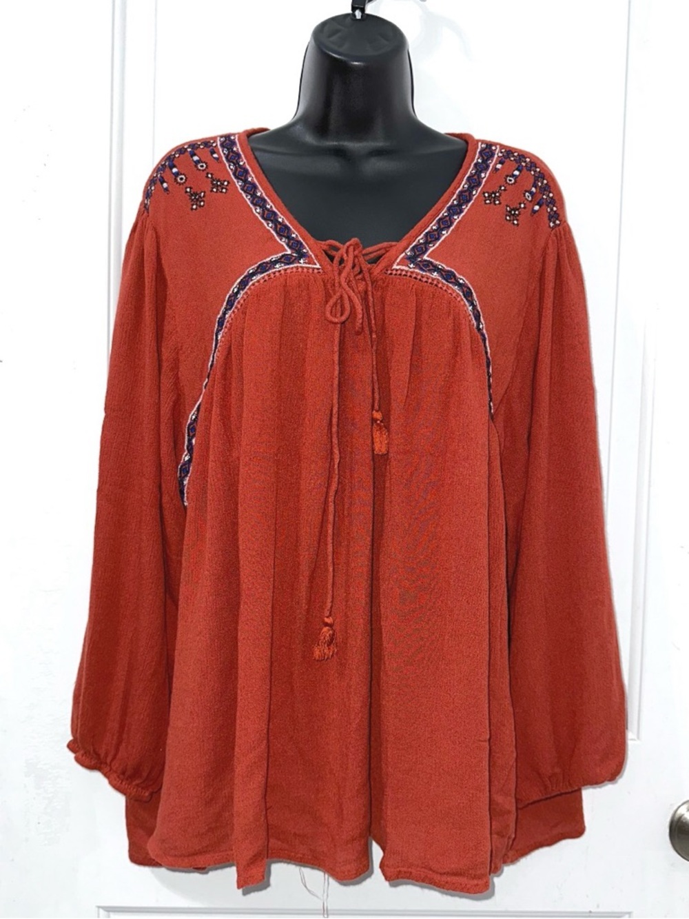Spade & Heart peasant blouse, V-neckline with a tassle tie, detailed embroidery